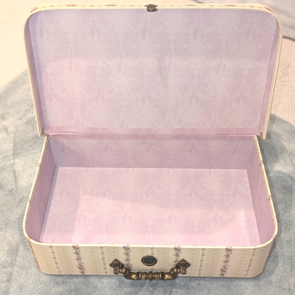 Vintage Tri-Coastal Hydrangea Suitcase, by Tina Higgins 2007 Decor, EUC - Picture 8 of 10